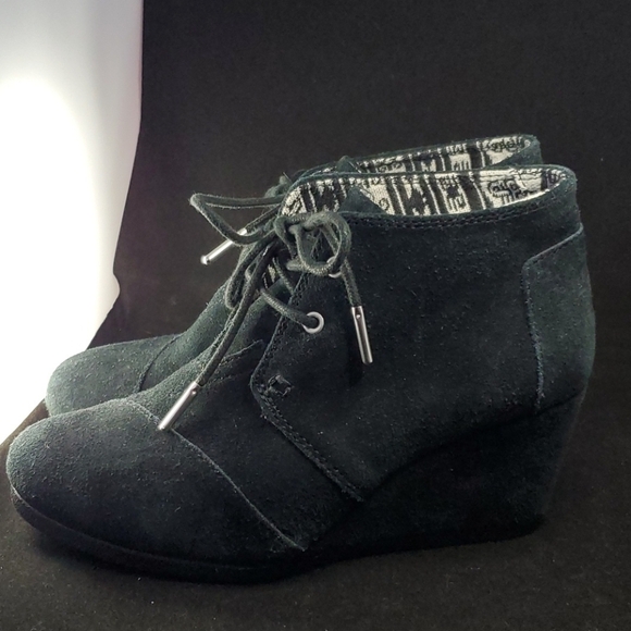 Tom's Black Suede Desert Wedges SZ 6 - Picture 2 of 6